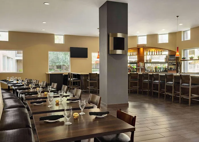 Wyndham Phoenix Airport - 3* Tempe
