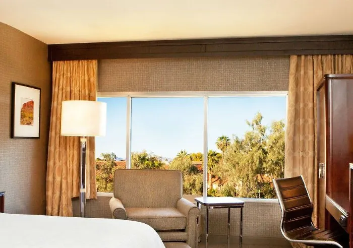 Hotel Wyndham Phoenix Airport - 3*